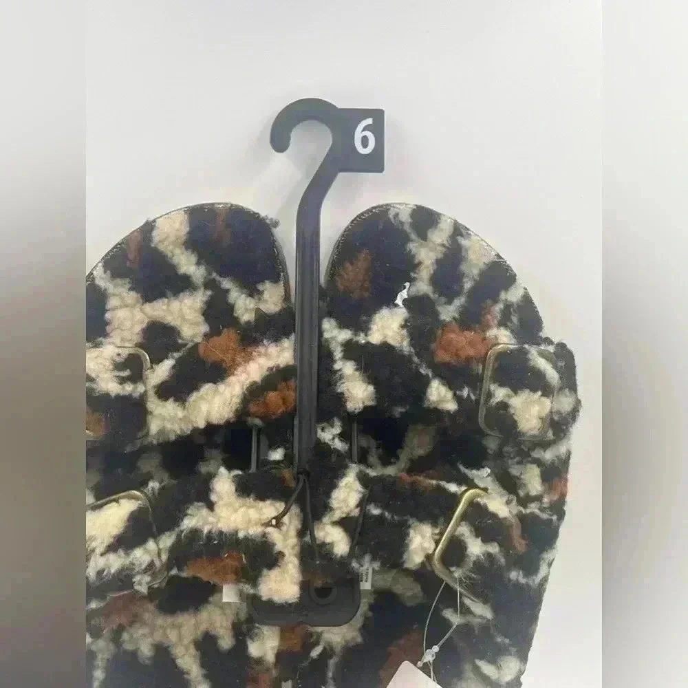 NWT  Fuzzy Cheetah Print Sandals - Picture 3 of 8